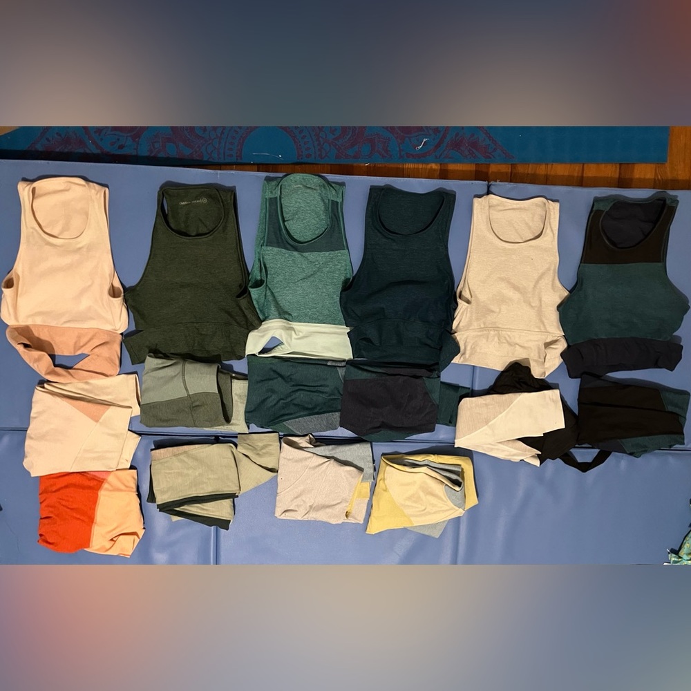 Lot of XS Outdoor Voices Slashback Crop Top Sports Bras & Leggings
